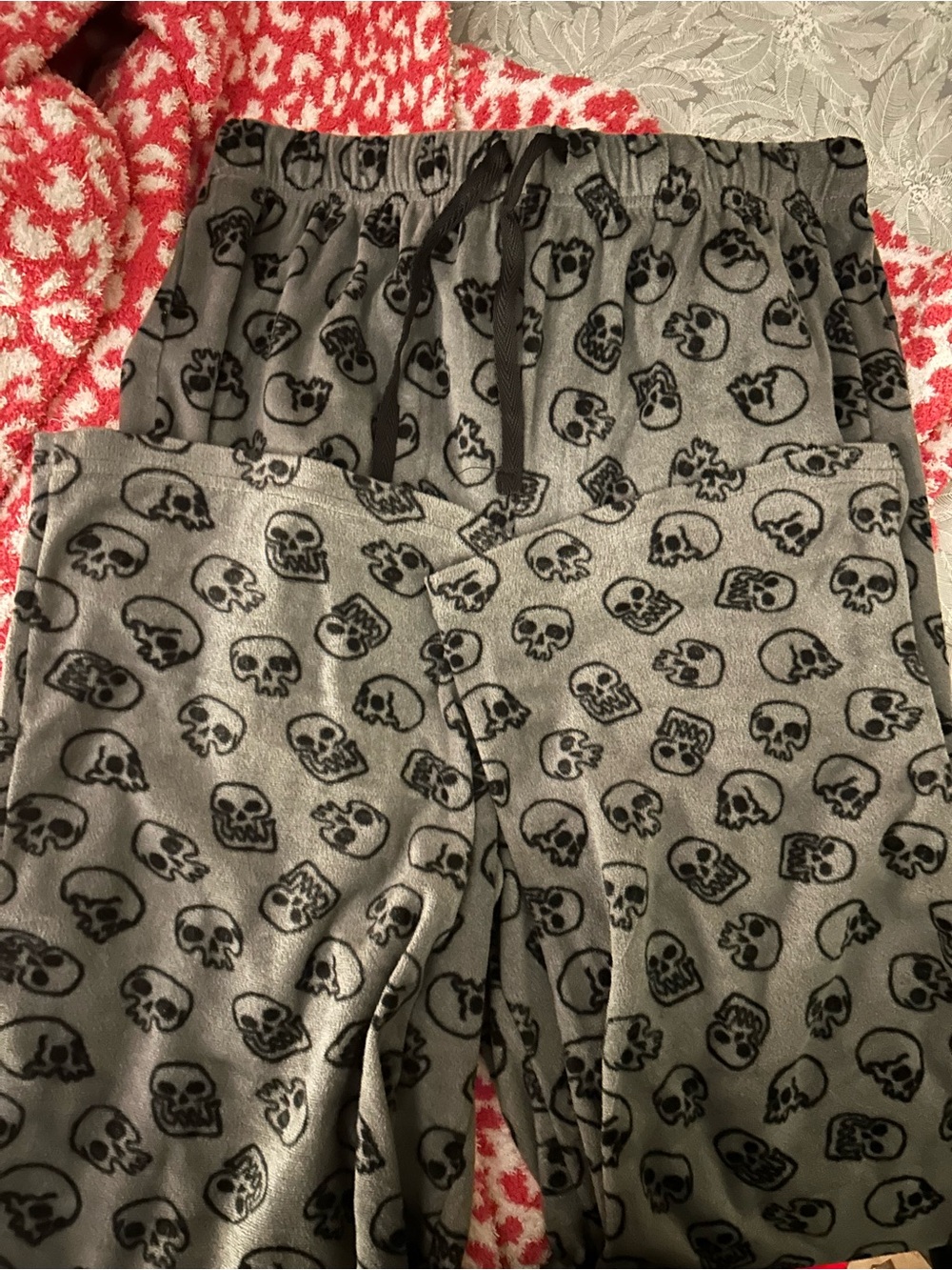 Women’s Gray Skull Pajama Pants